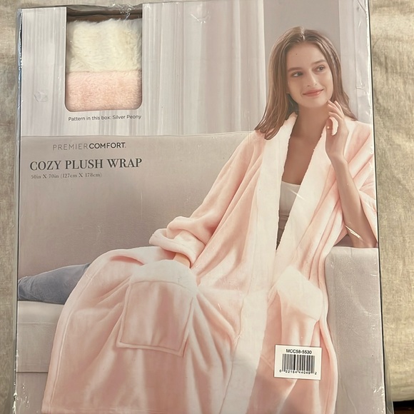 Brand new Robe - Picture 2 of 5